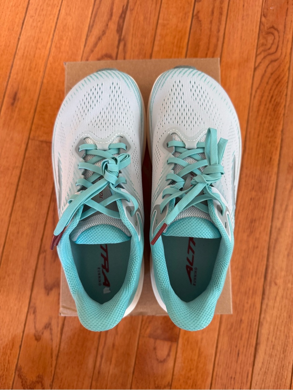 NEW Altra Women's Teal and White Running Shoes 6